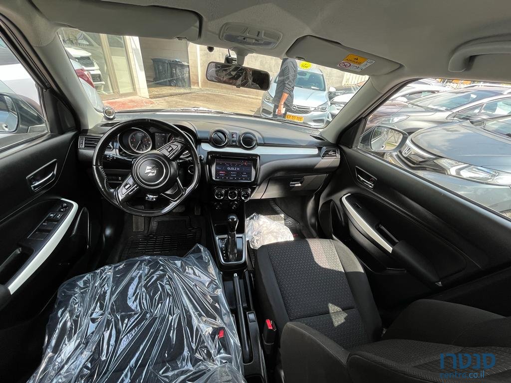 2019' Suzuki Swift photo #5