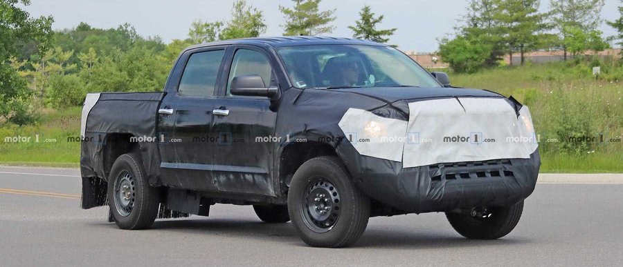 2021 Toyota Tundra hybrid spied out testing in public