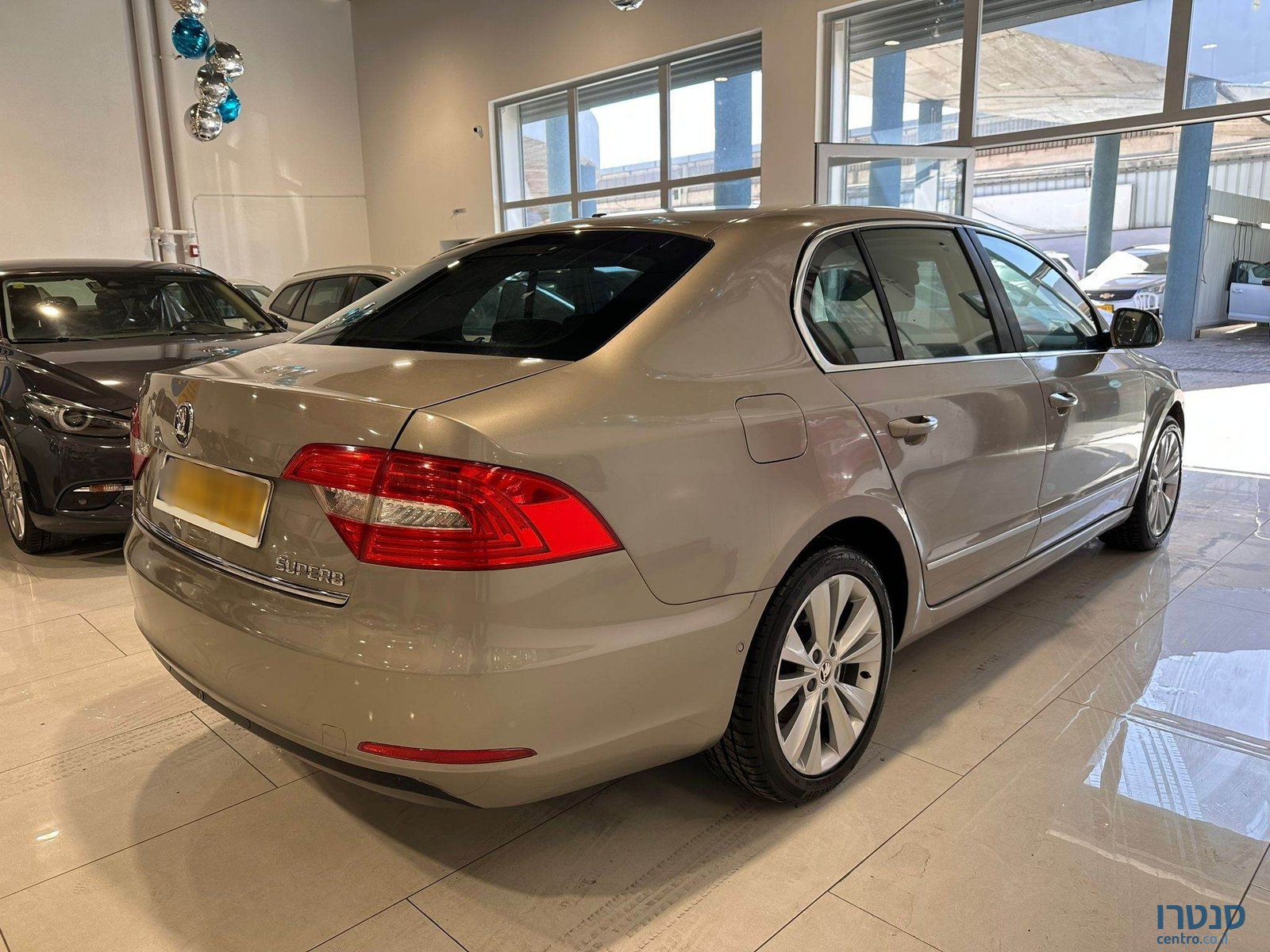 2013' Skoda Superb photo #3