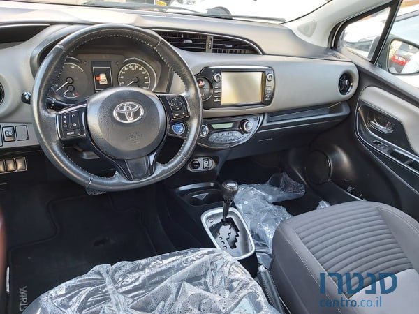 2018' Toyota Yaris photo #3