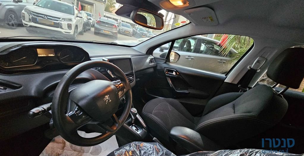 2020' Peugeot 208 פיג'ו photo #2
