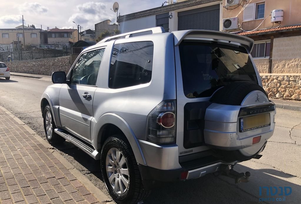 2009' Mitsubishi Pajero מיצובישי פג'רו photo #3