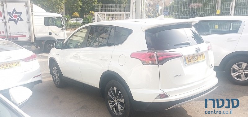 2016' Toyota RAV4 photo #2