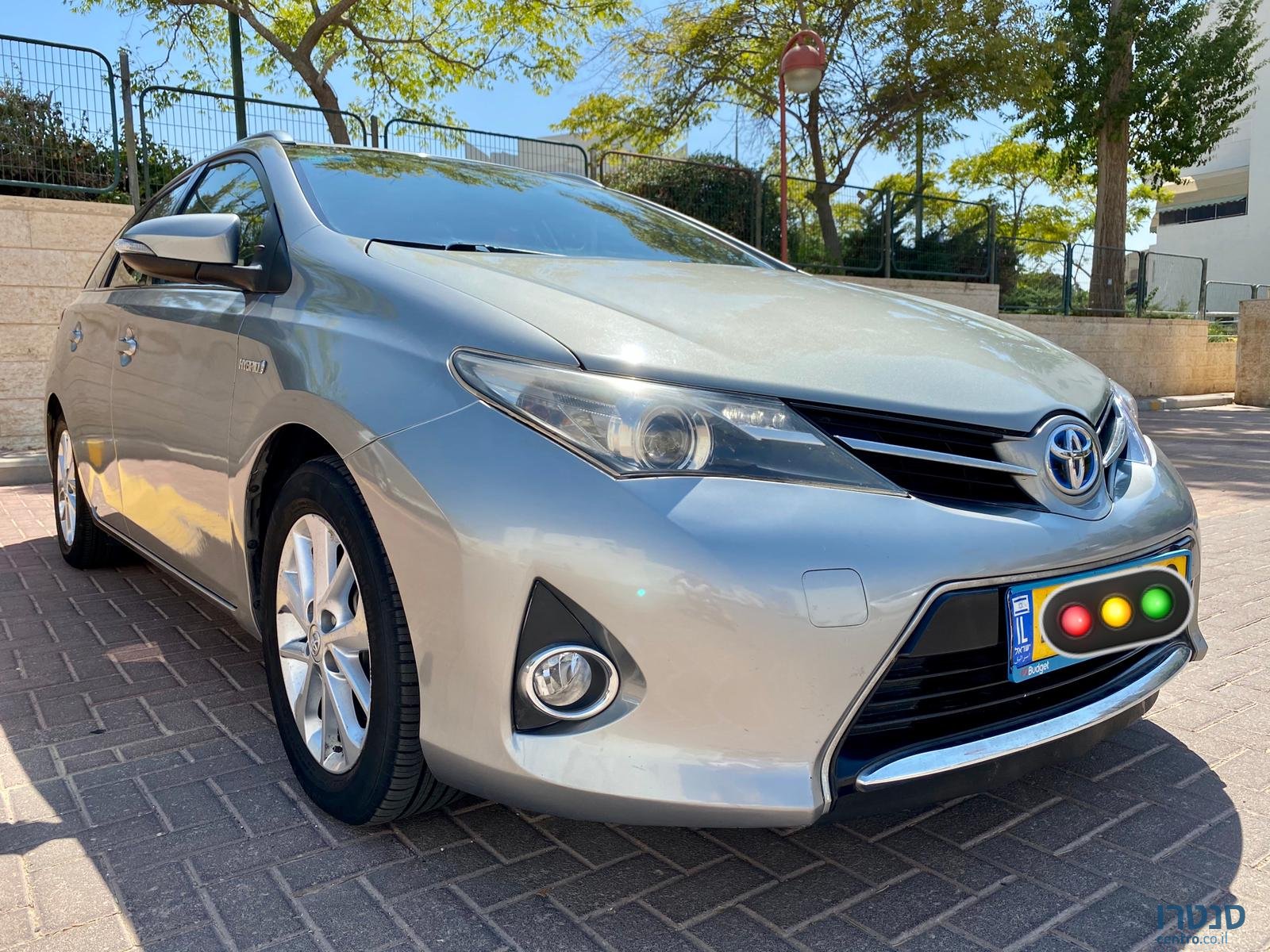 2015' Toyota Auris Hybrid photo #5