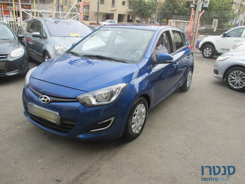 2012' Hyundai i20 photo #1