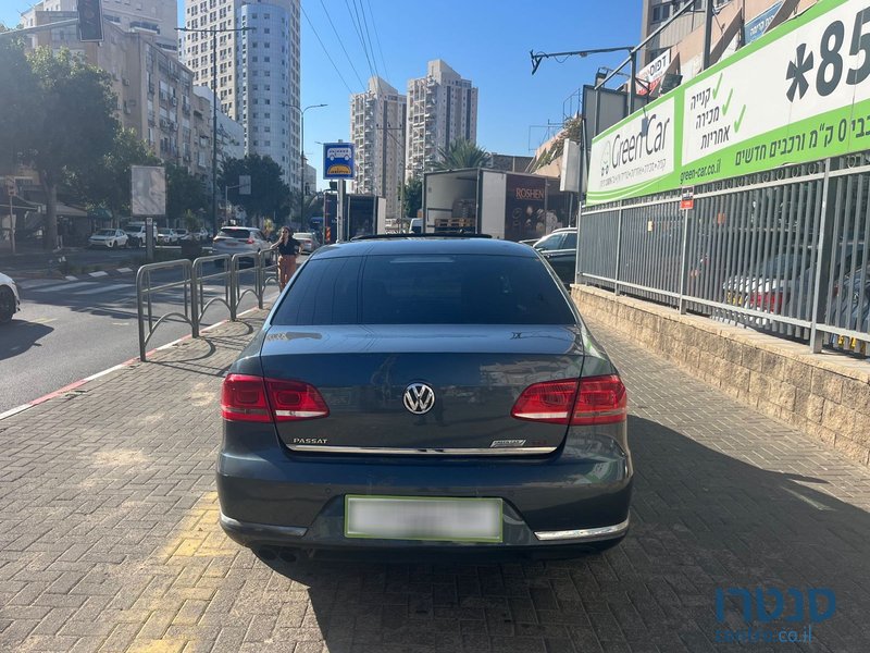 2013' Volkswagen Passat photo #5
