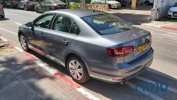 2018' Volkswagen Jetta photo #2