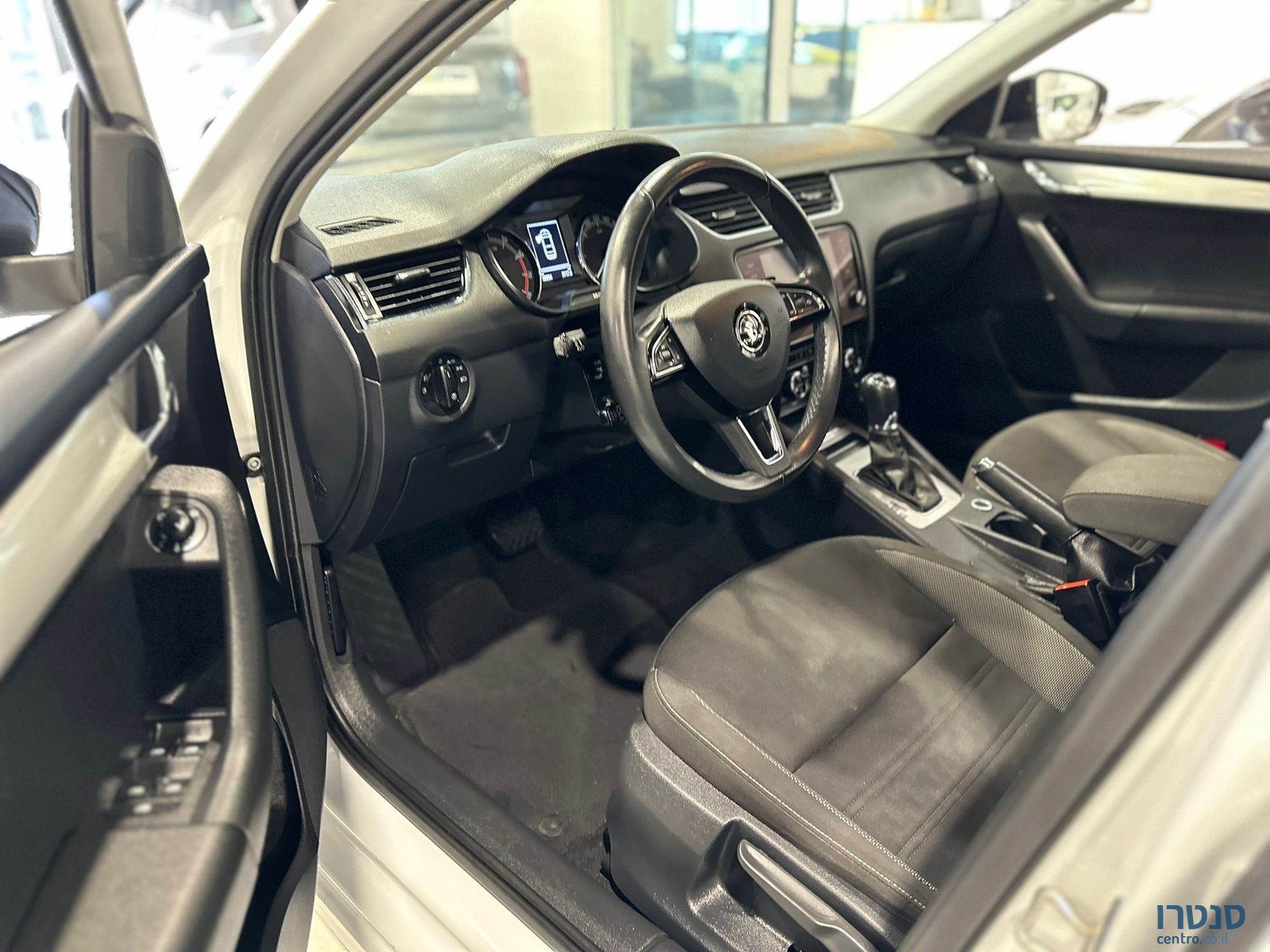 2020' Skoda Octavia photo #5