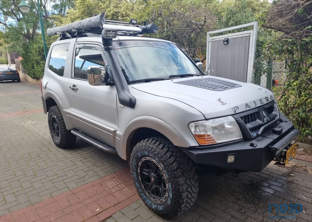 2004' Mitsubishi Pajero מיצובישי פג'רו photo #1