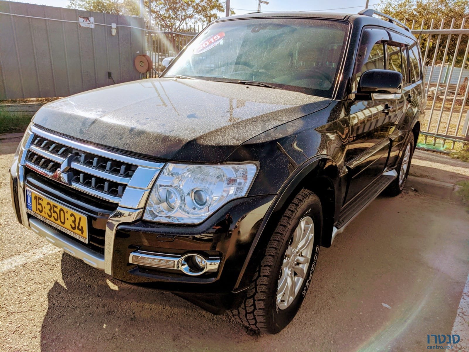 2015' Mitsubishi Pajero photo #1