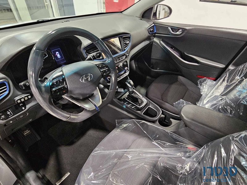 2018' Hyundai Ioniq photo #5