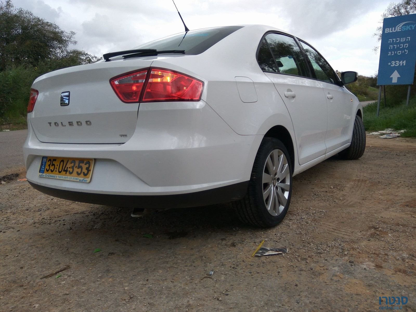 2014' SEAT Toledo photo #3