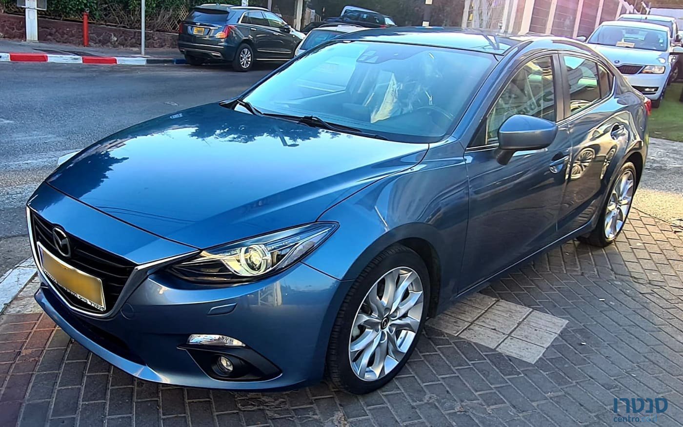 2017' Mazda 3 photo #1