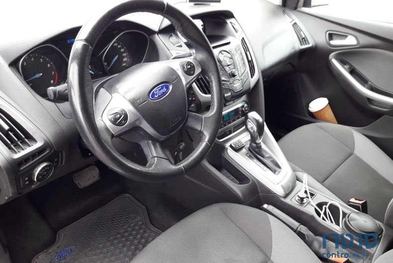 2012' Ford Focus photo #3