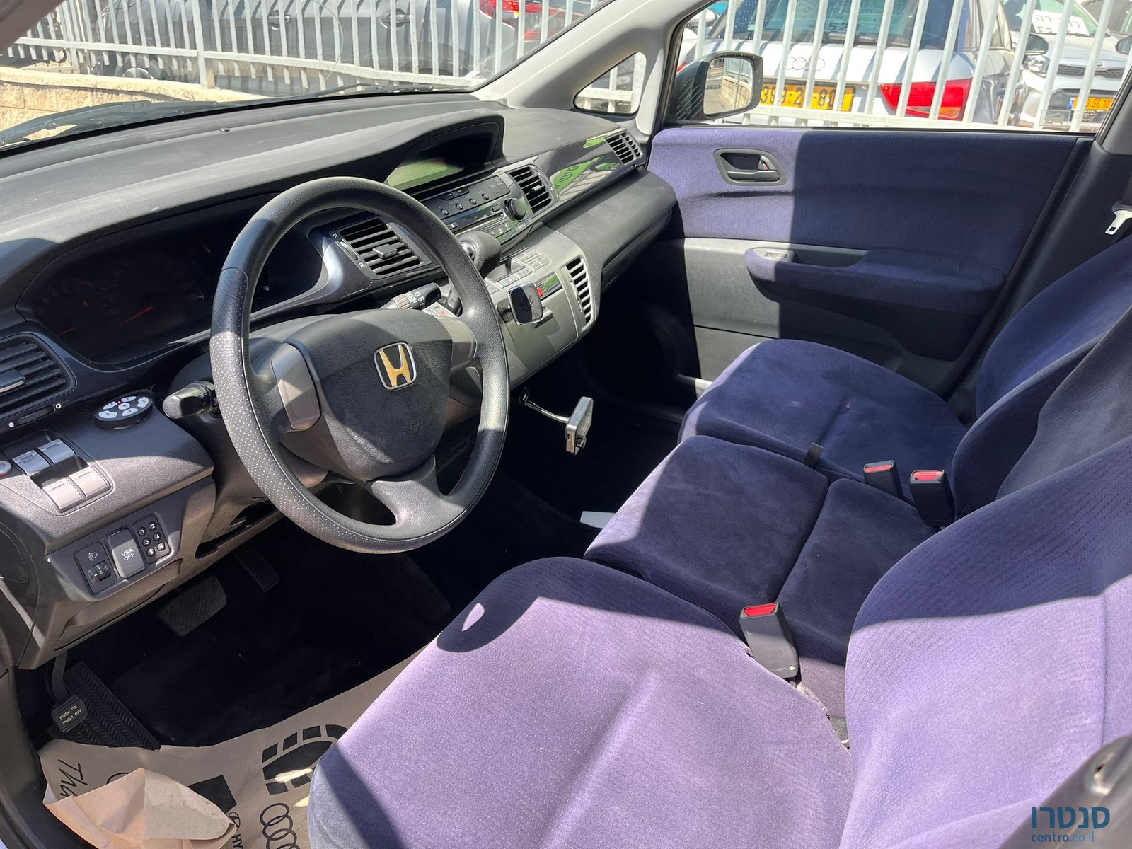 2011' Honda FR-V photo #3