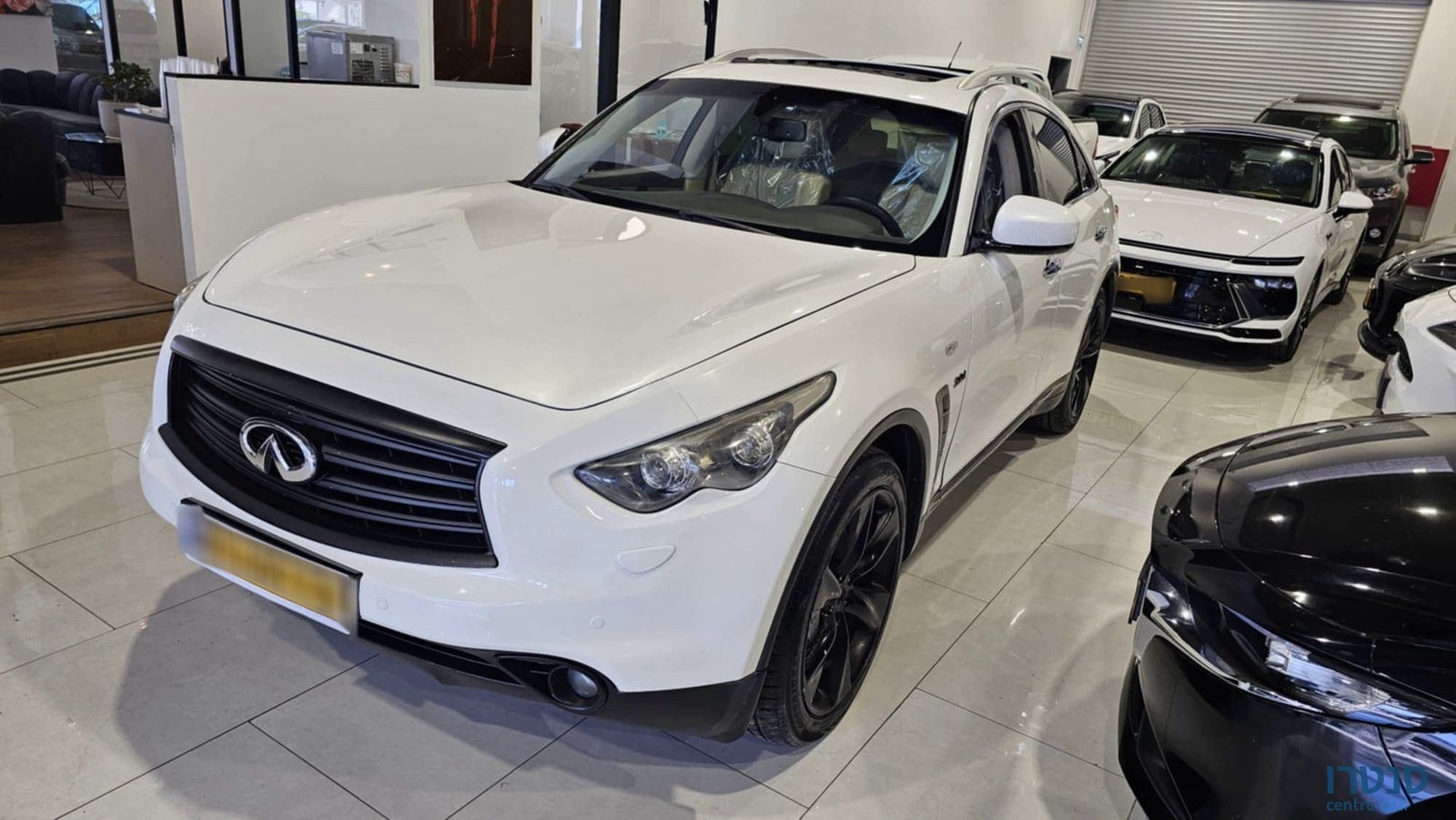 2015' Infiniti QX70 photo #2
