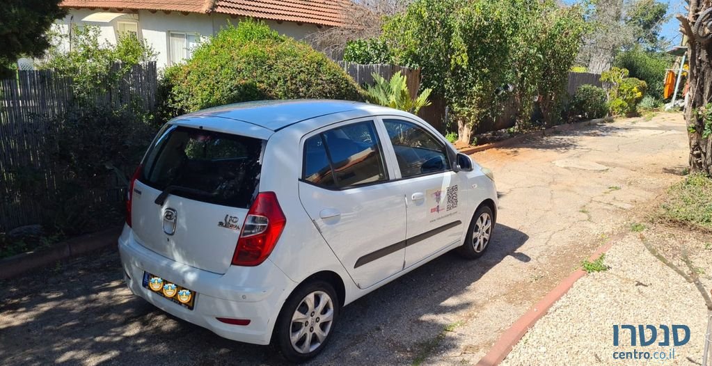 2011' Hyundai i10 יונדאי photo #3