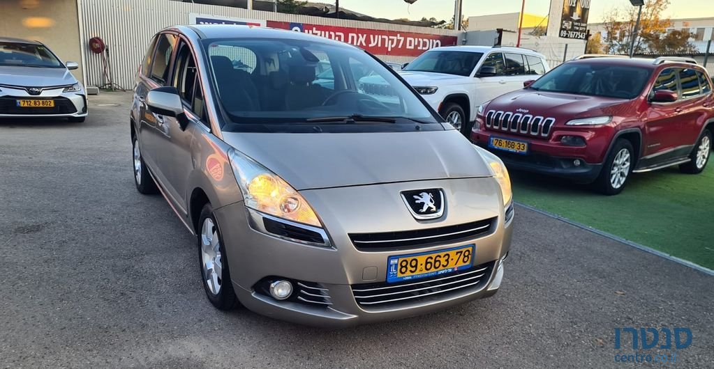 2012' Peugeot 5008 פיג'ו photo #1
