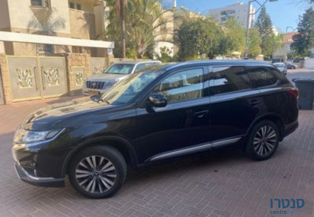 2020' Mitsubishi Outlander מיצובישי אאוטלנדר photo #1