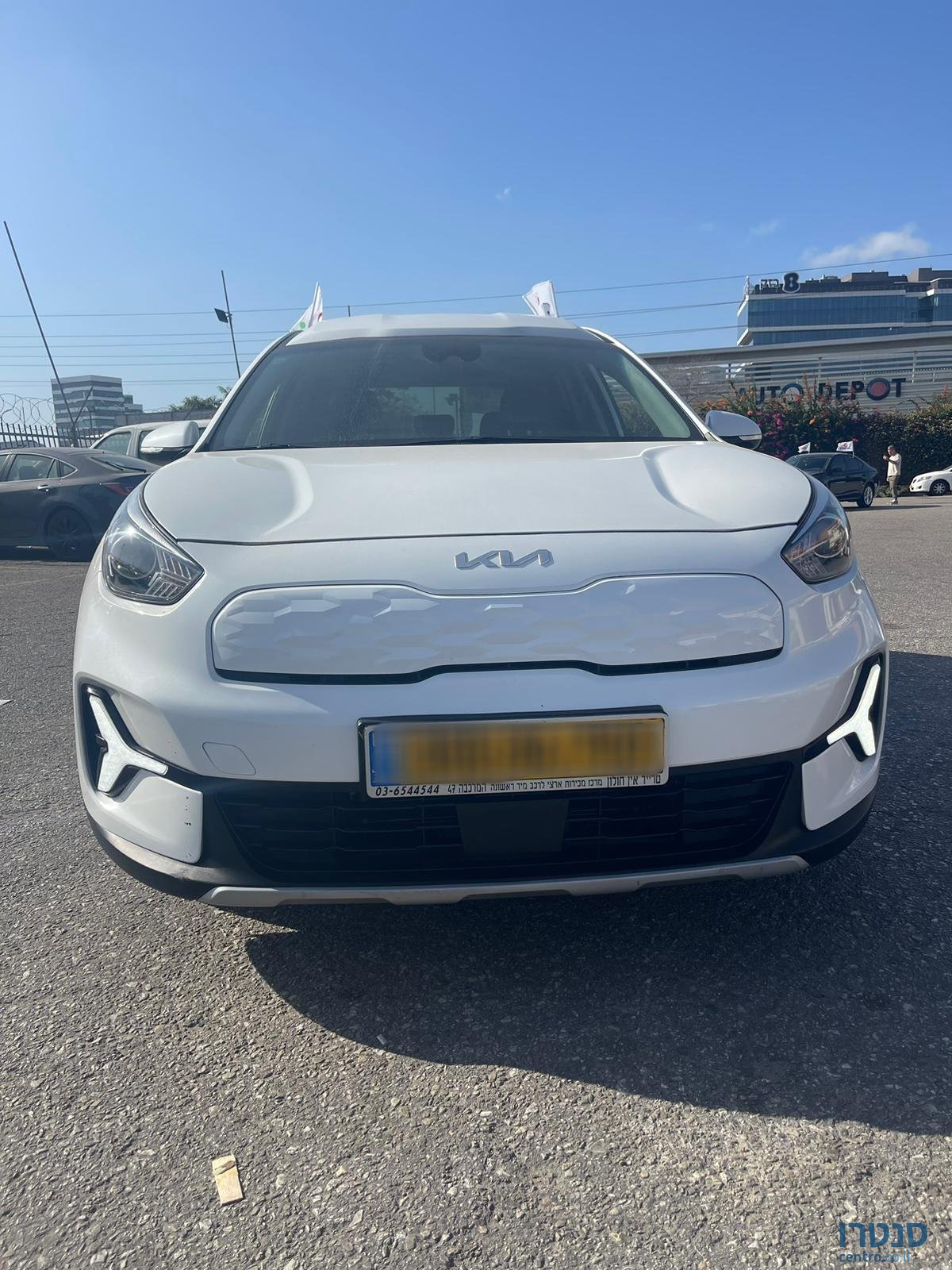 2023' Kia Niro Plus photo #7