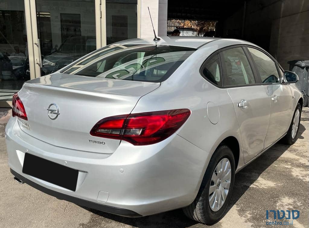 2014' Opel Astra Berlina photo #3