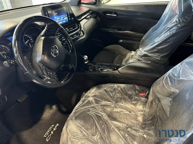 2018' Toyota C-HR photo #4