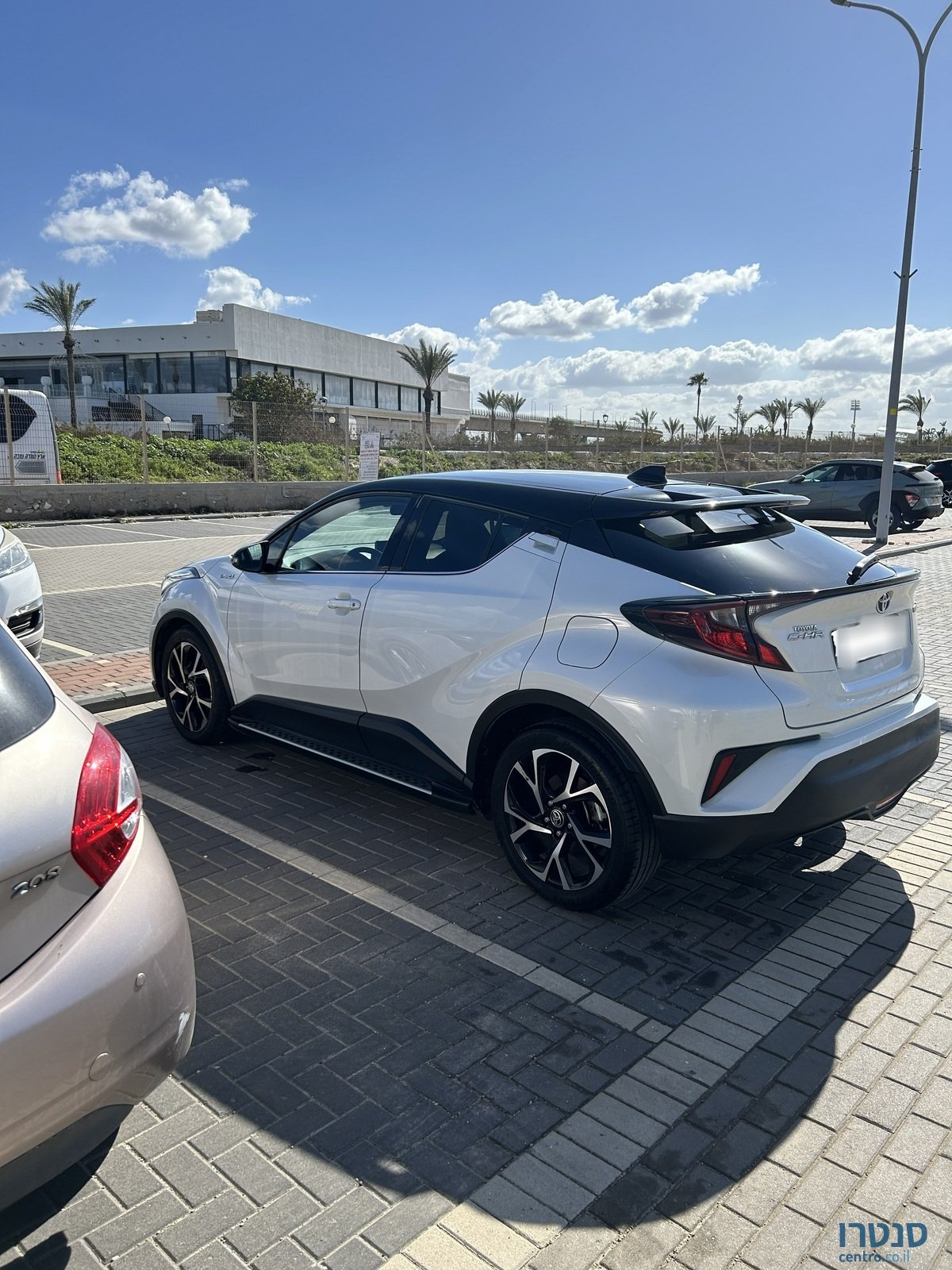 2021' Toyota C-HR Hybrid photo #1