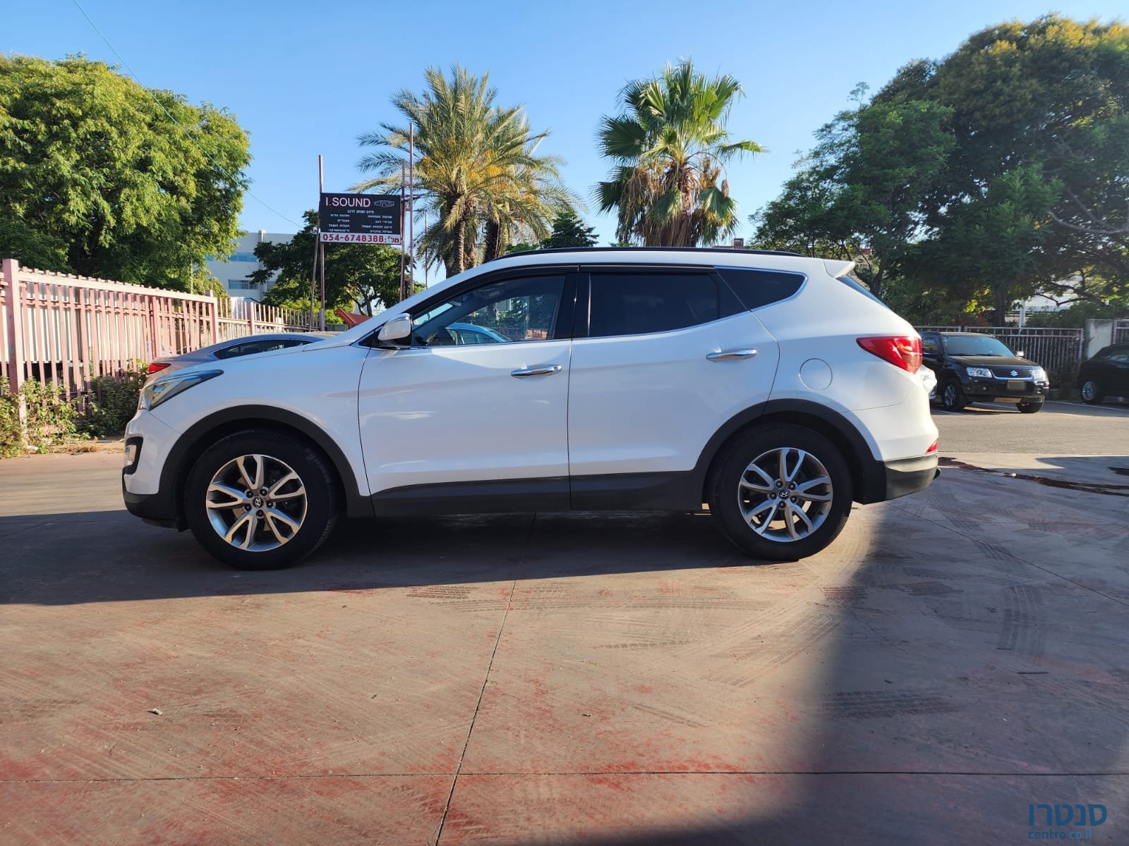 2014' Hyundai Santa Fe photo #2