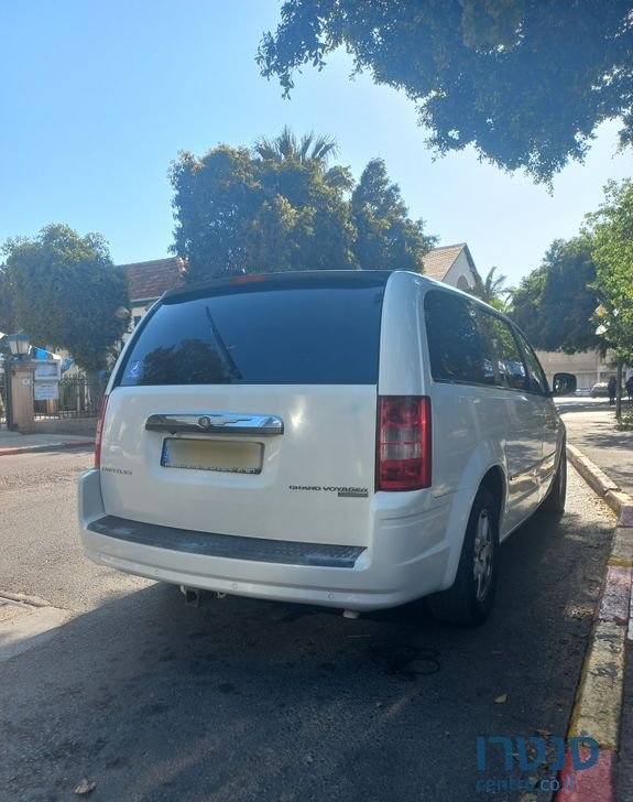 2011' Chrysler Grand Voyager קרייזלר גראנד וויאג'ר photo #2