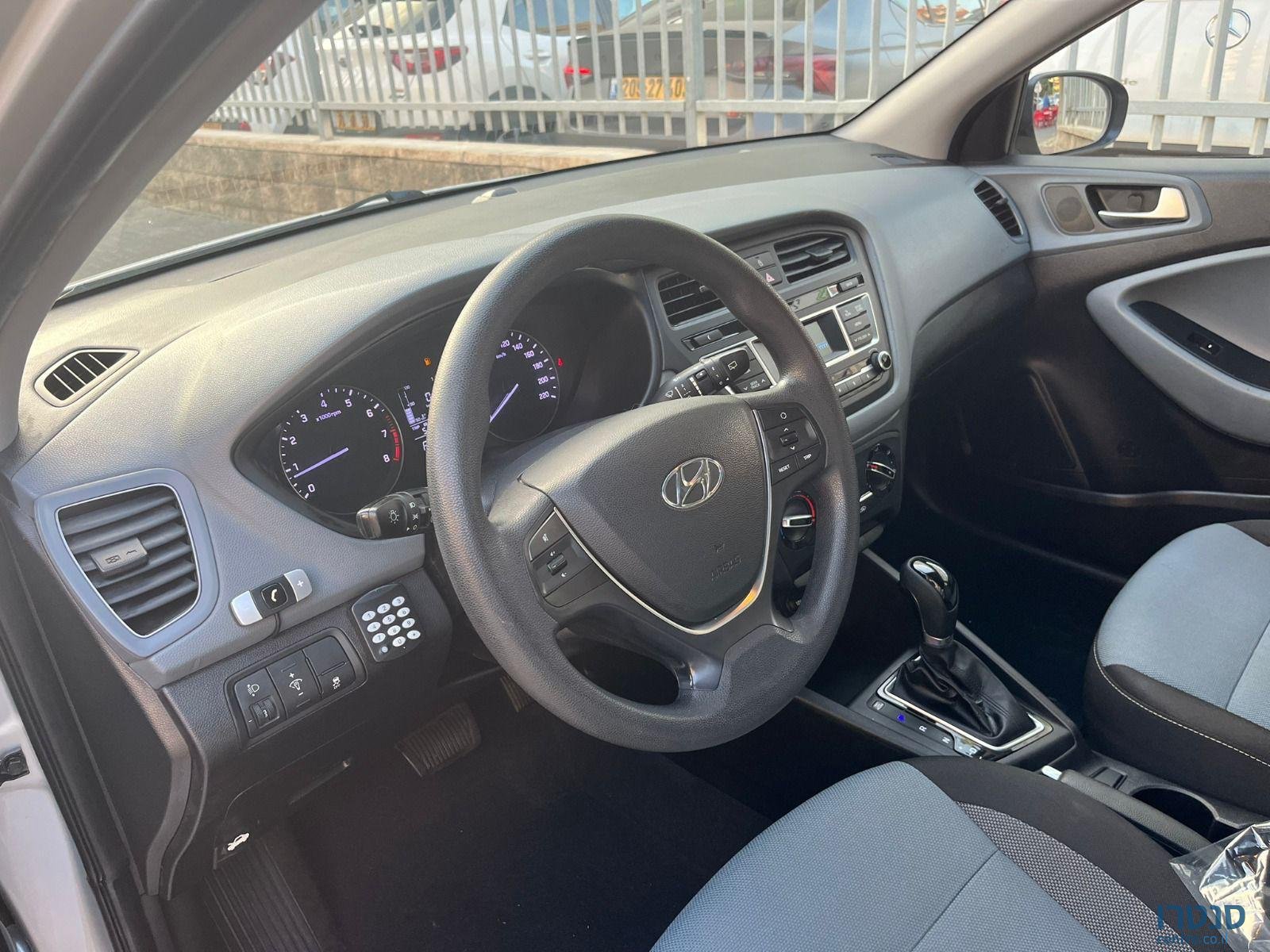 2020' Hyundai i20 photo #3