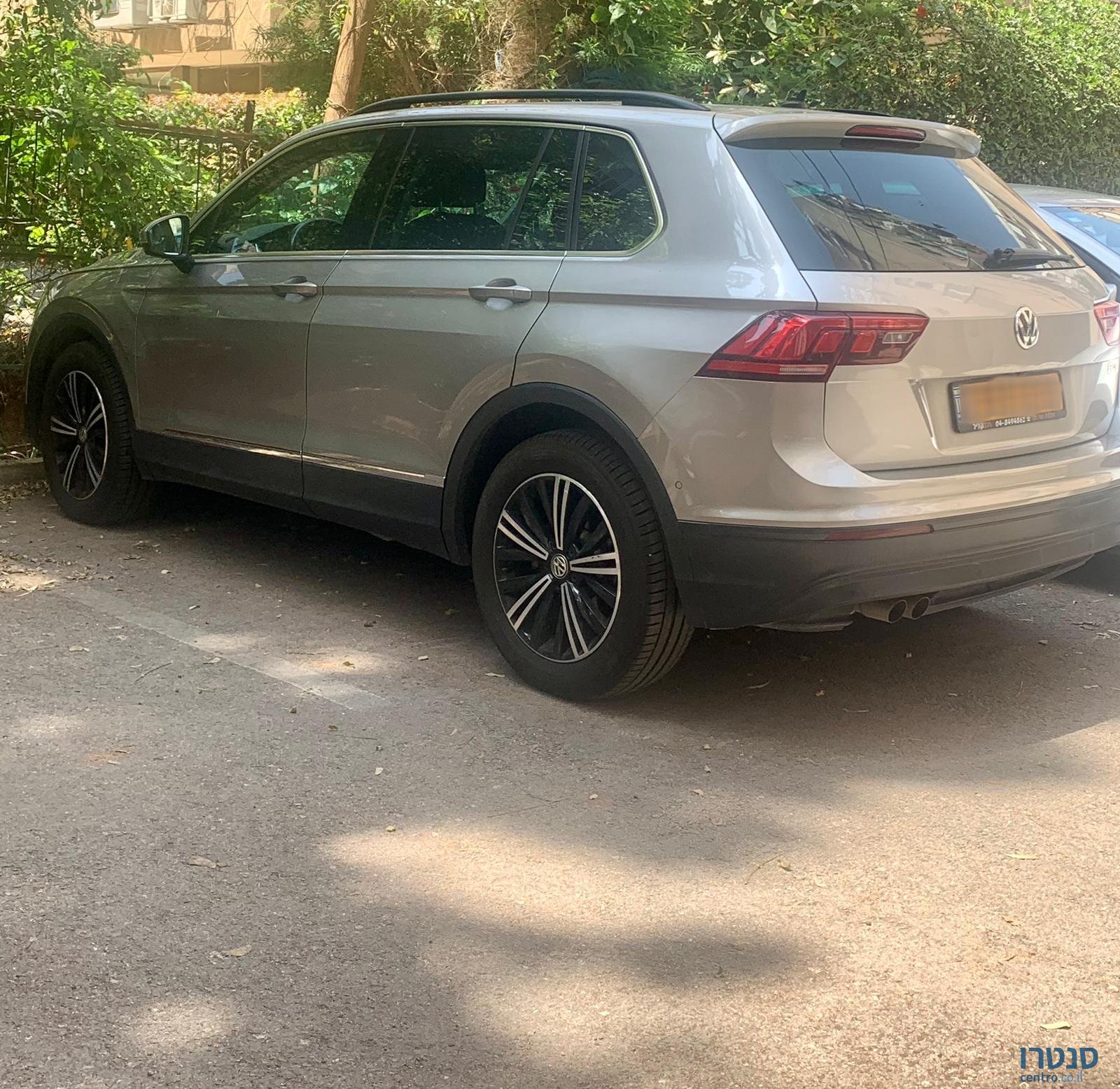 2019' Volkswagen Tiguan photo #1