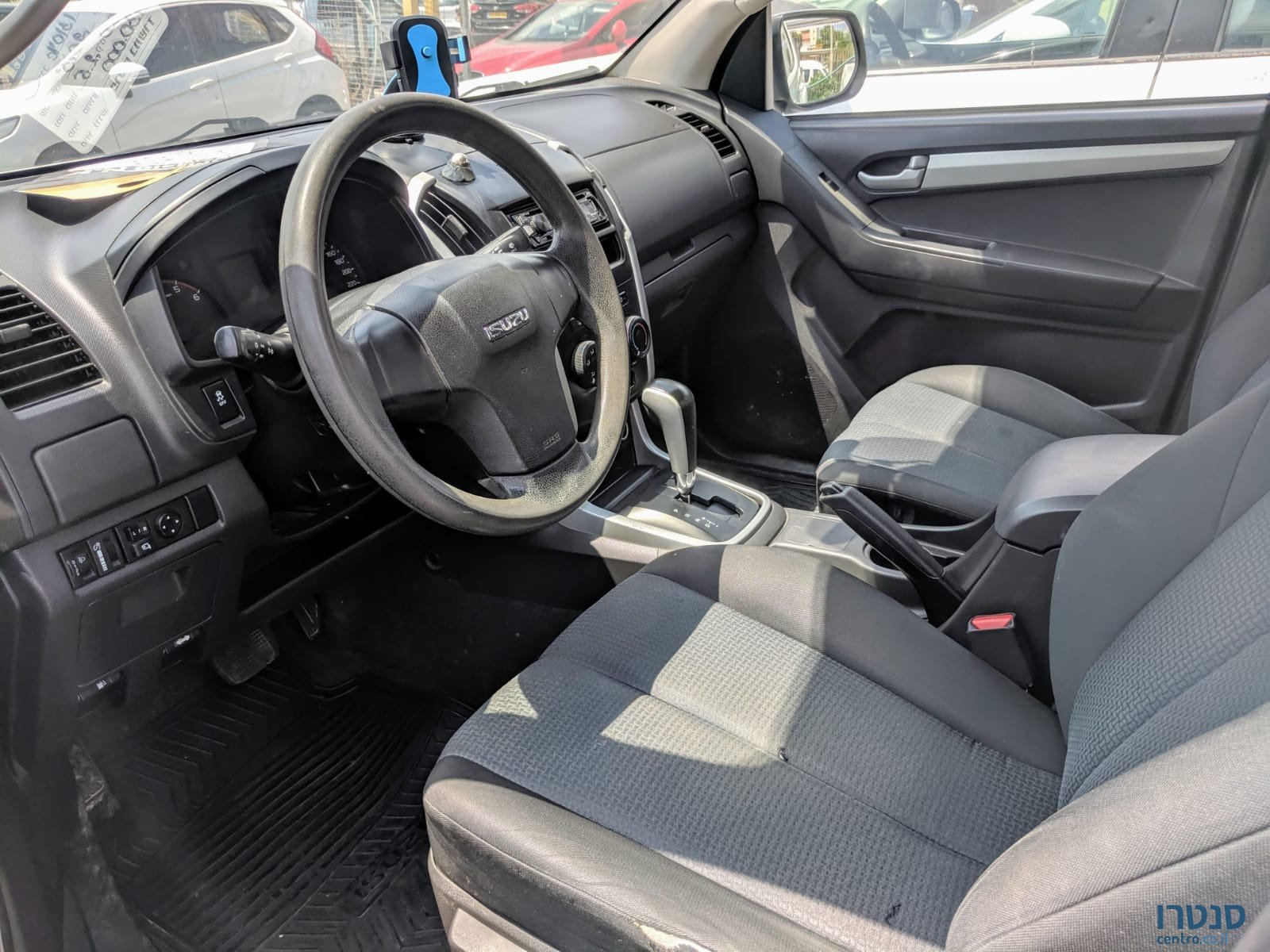 2015' Isuzu D-Max photo #5