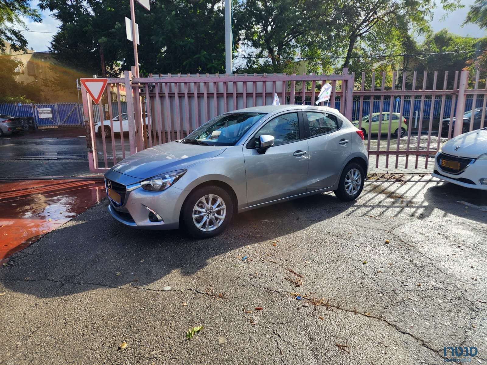 2020' Mazda 2 photo #4