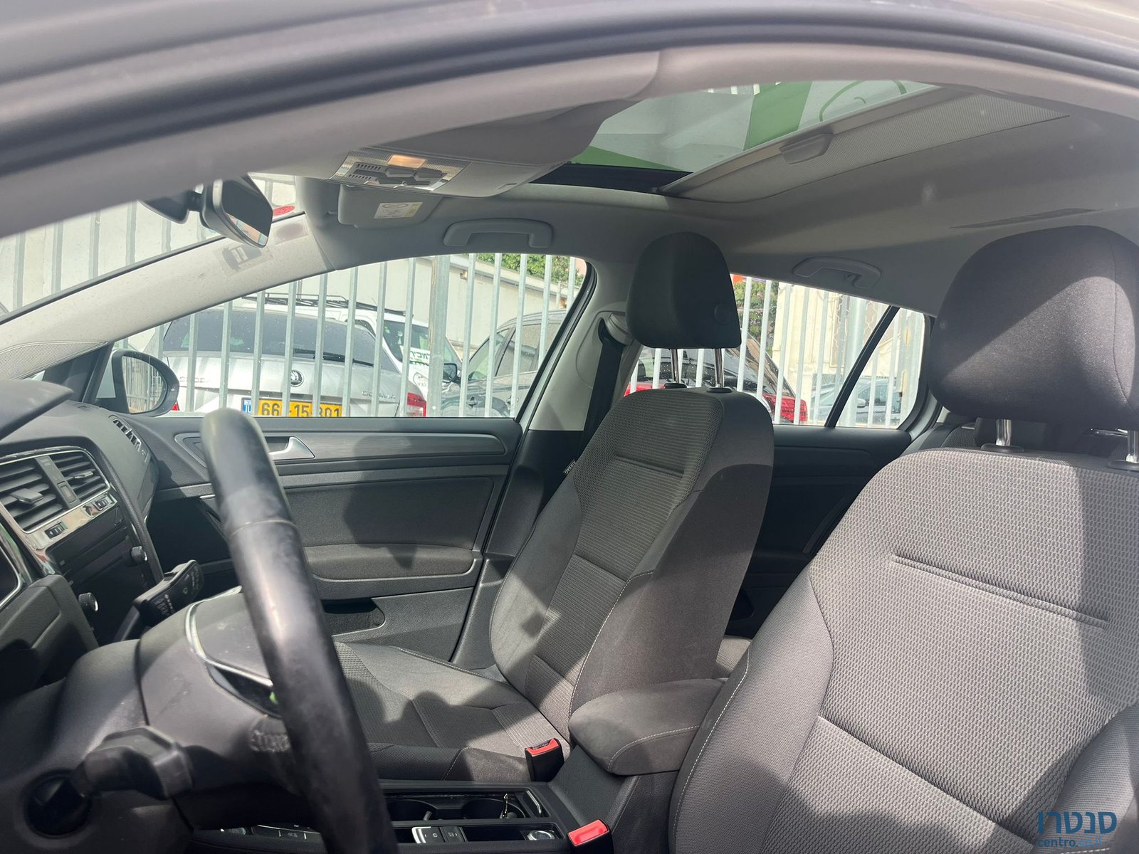 2019' Volkswagen Golf photo #3