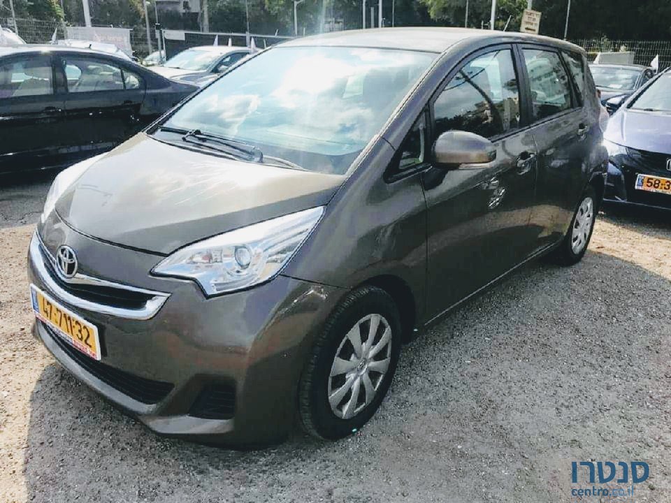 2014' Toyota Yaris Verso photo #1