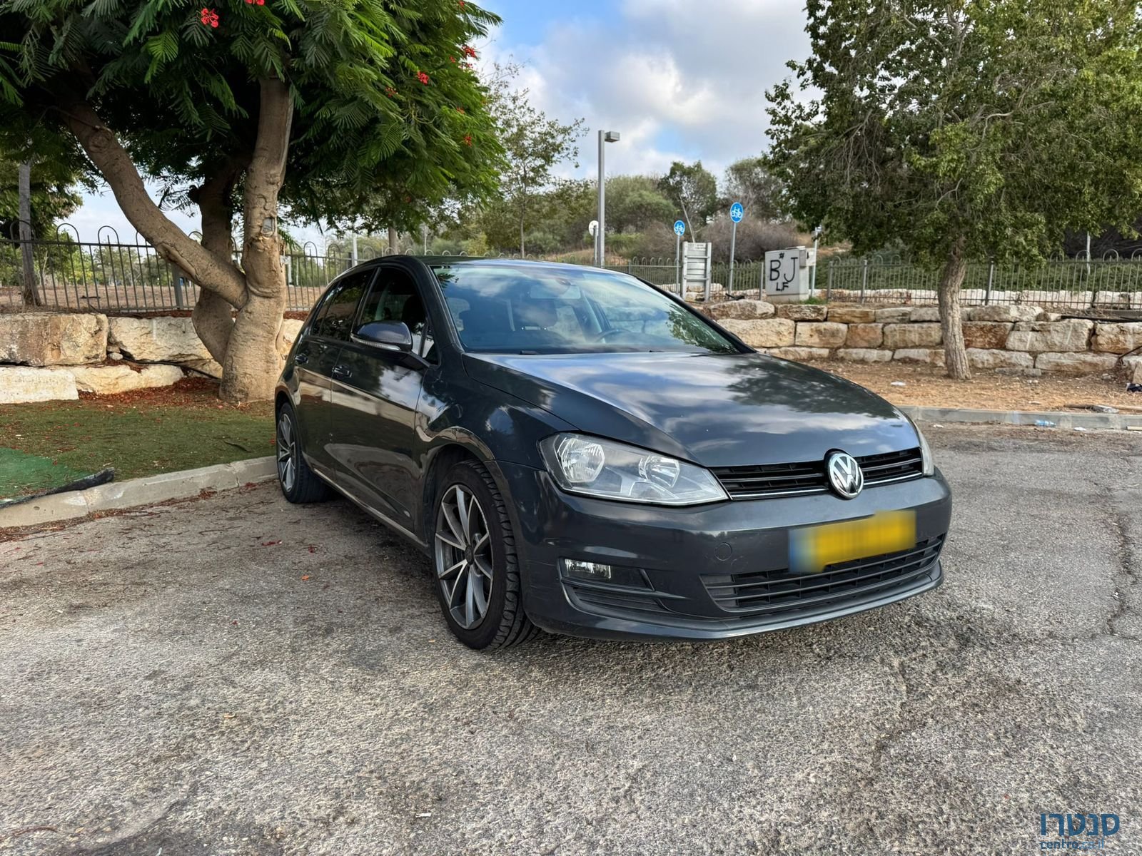 2015' Volkswagen Golf photo #1