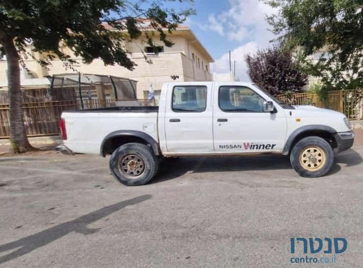 2002' Nissan 4X4 ניסאן ווינר photo #2