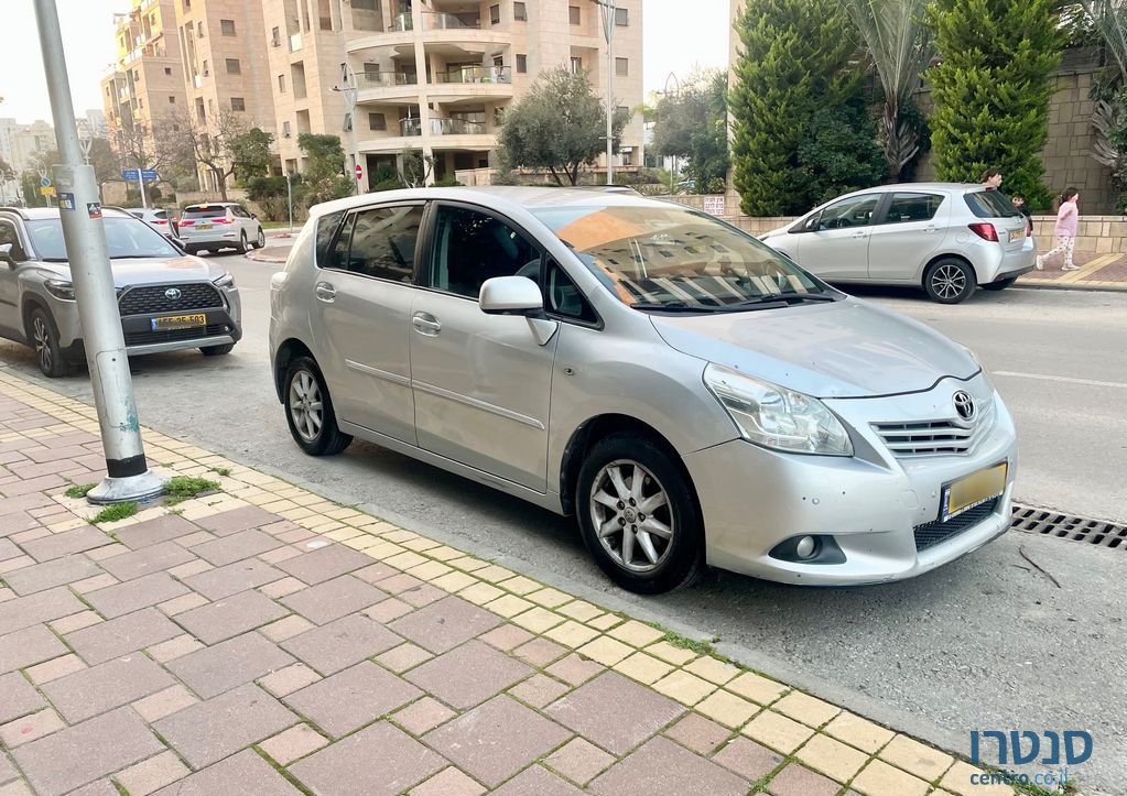 2010' Toyota Verso טויוטה ורסו photo #1