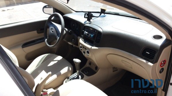 2009' Hyundai Accent photo #4