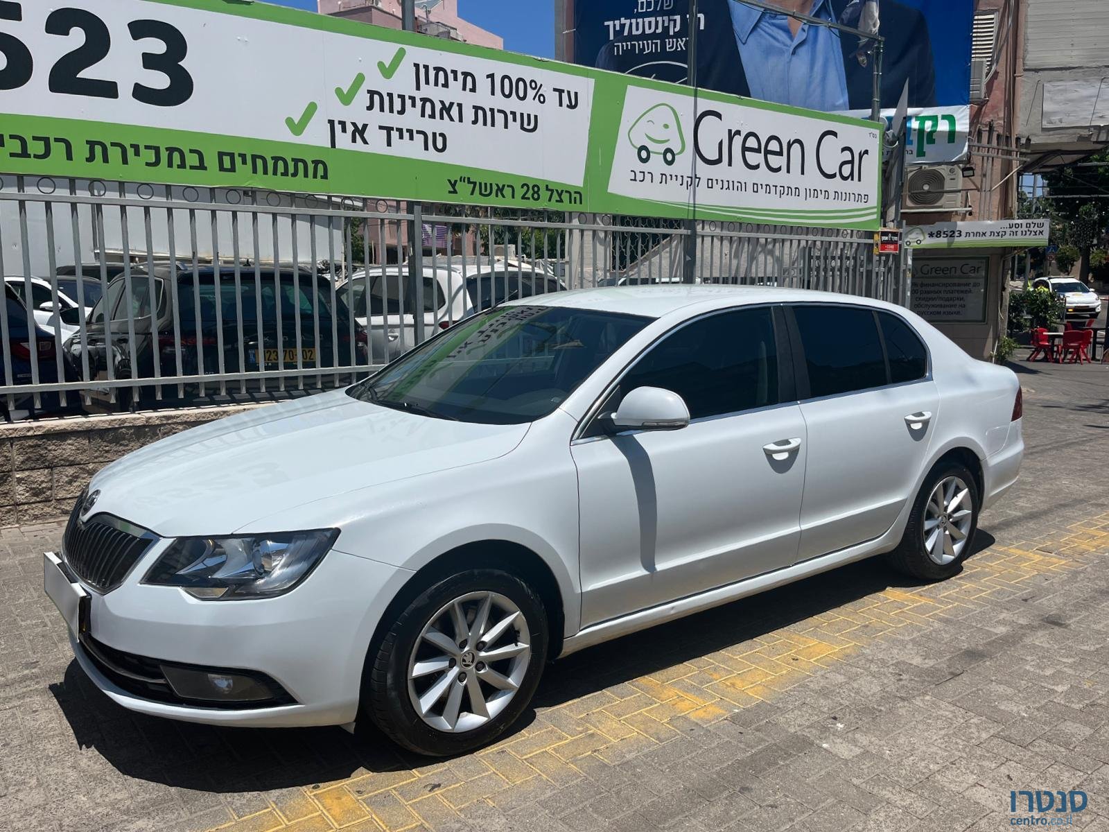 2014' Skoda Superb photo #3