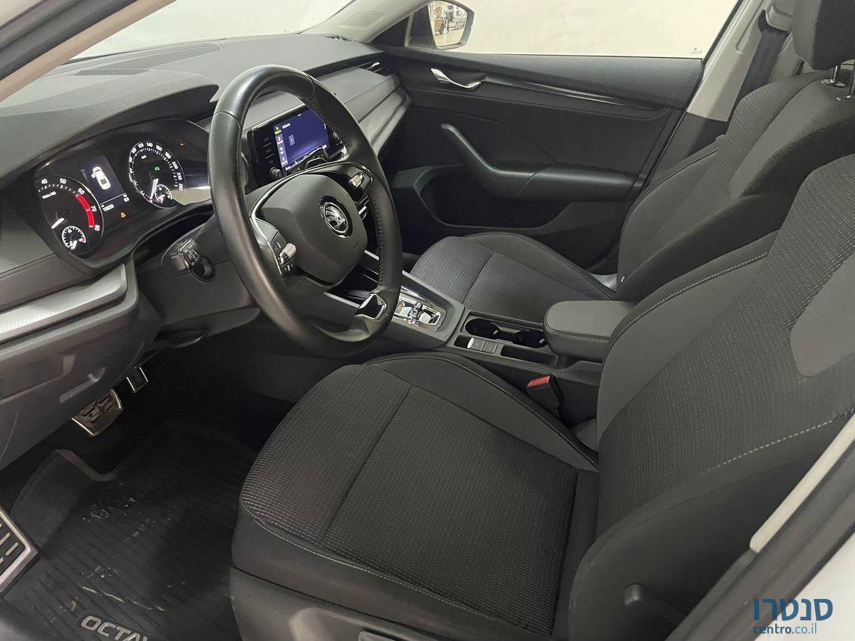 2021' Skoda Octavia photo #5