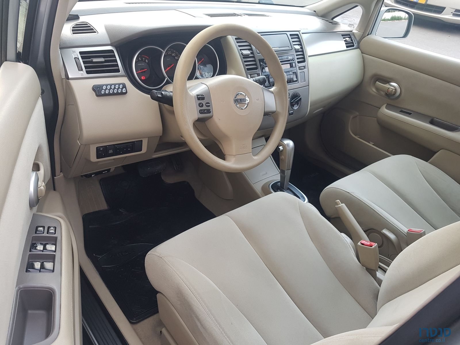 2009' Nissan Tiida photo #2