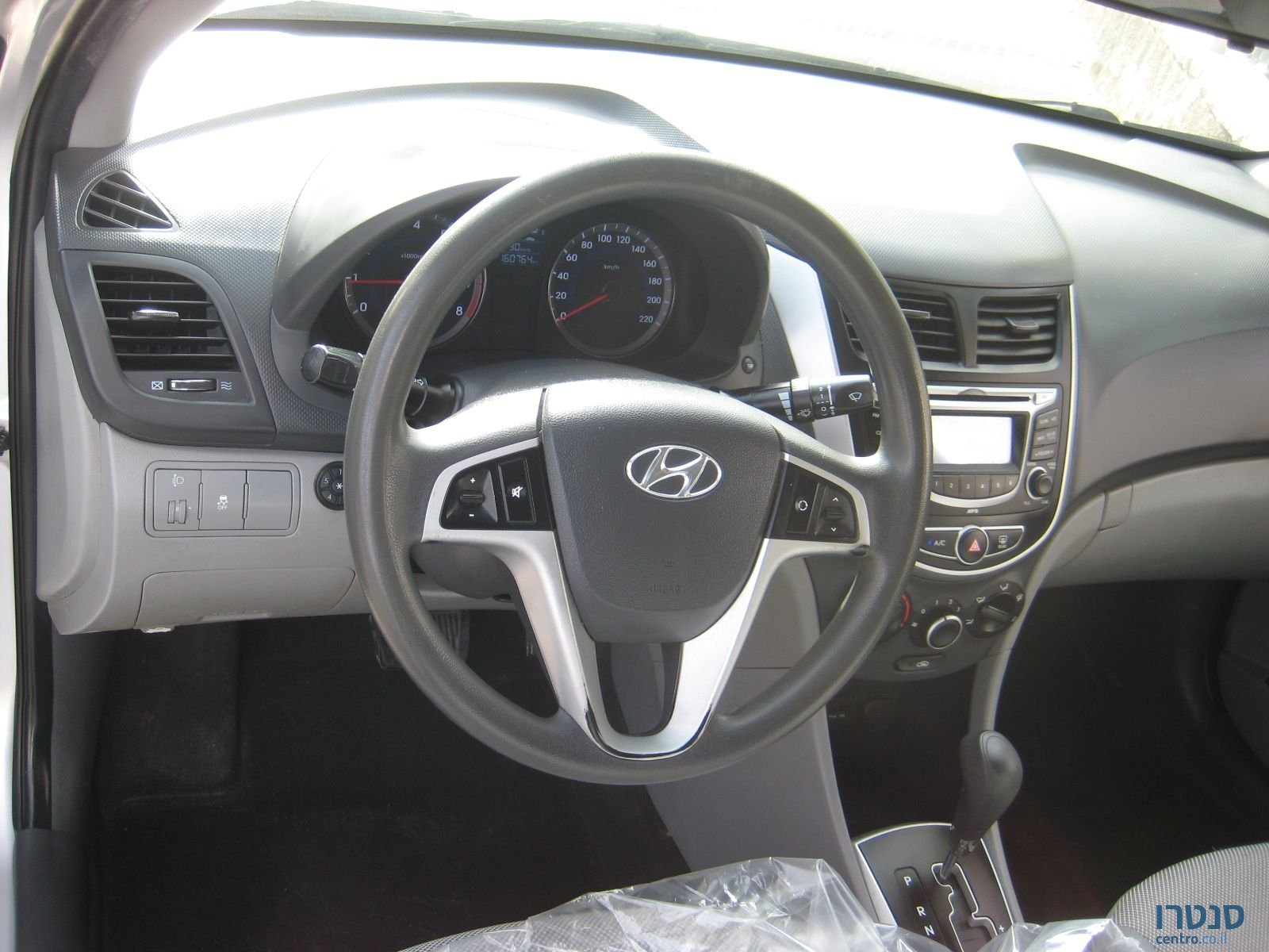 2012' Hyundai i25 photo #5