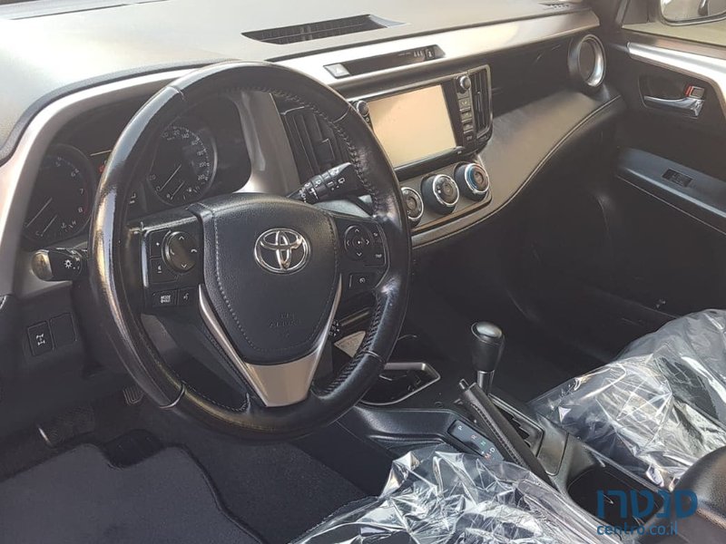 2016' Toyota RAV4 photo #3