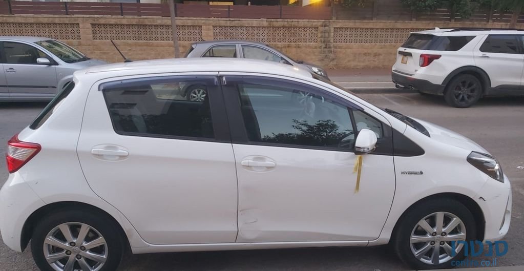 2017' Toyota Yaris טויוטה יאריס photo #3