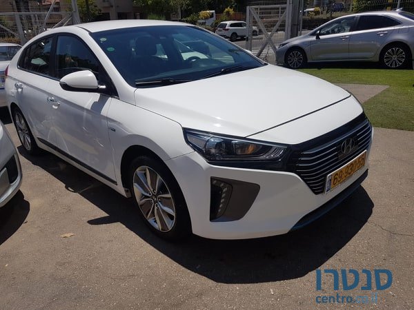 2017' Hyundai Ioniq photo #1