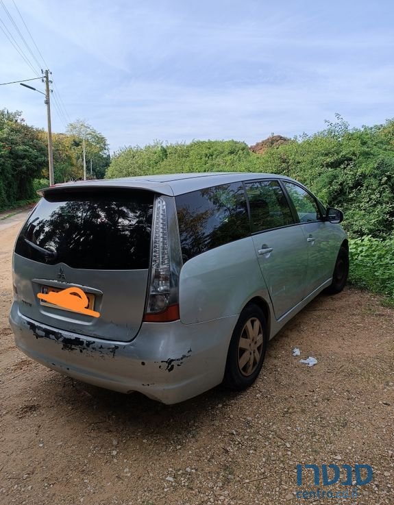 2010' Mitsubishi Grandis מיצובישי גרנדיס photo #2