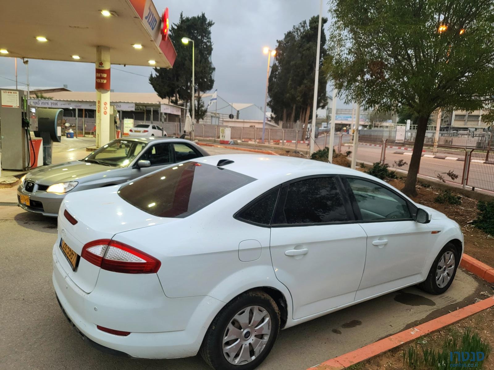 2010' Ford Mondeo photo #1