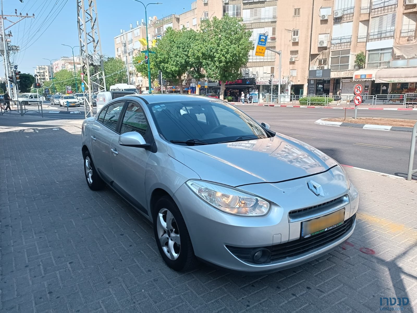 2013' Renault Fluence photo #5