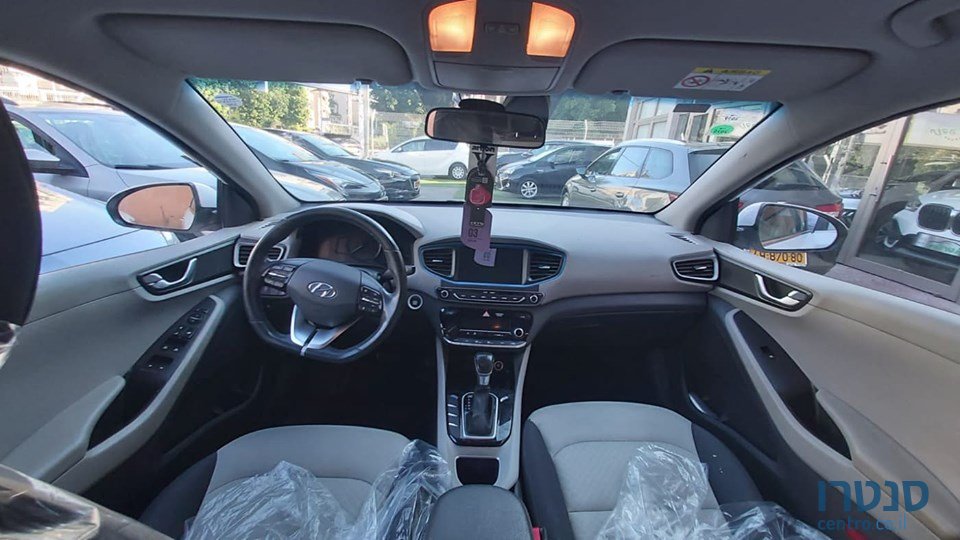 2019' Hyundai Ioniq photo #3